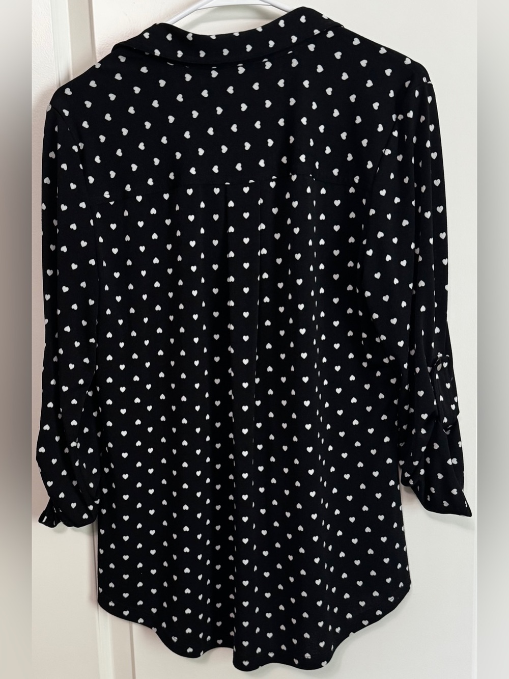 Jones New York Black White Heart Print Roll Tab Sleeve Blouse Size M - Picture 5 of 10